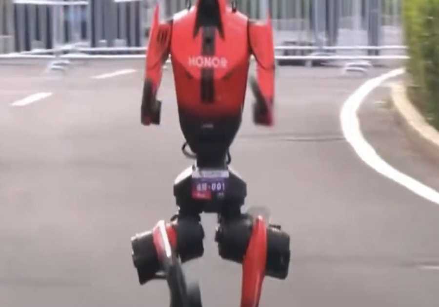 Humanoid Robot Smashes Human Half Marathon Record in Beijing — Nearly 3x Faster Than Last Year! (VIDEO)