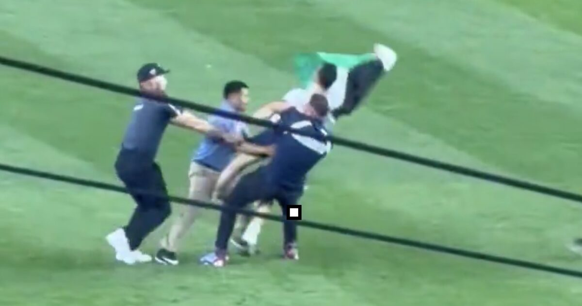 DESPICABLE: Palestinian Flag-Waving Invader Storms Yankee Stadium Field at Exactly 9:11 p.m. on the 25th Anniversary of 9/11 — Patriotic Fans Respond With “USA!” Chants and Beer Cans